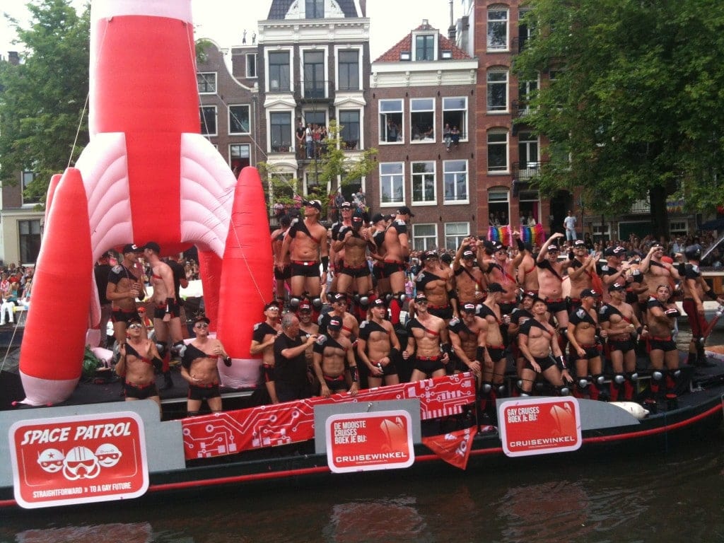 Best Gay & Lesbian Bars In Amsterdam (LGBT Nightlife Guide